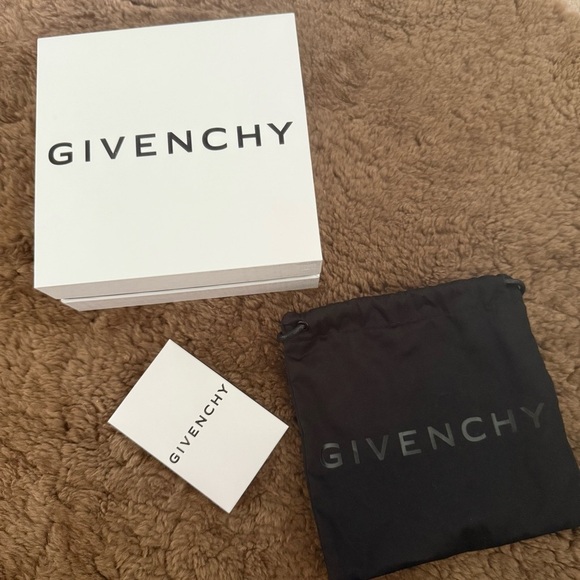 Authentic Givenchy Box with dust bag and authenticity card - Picture 1 of 6